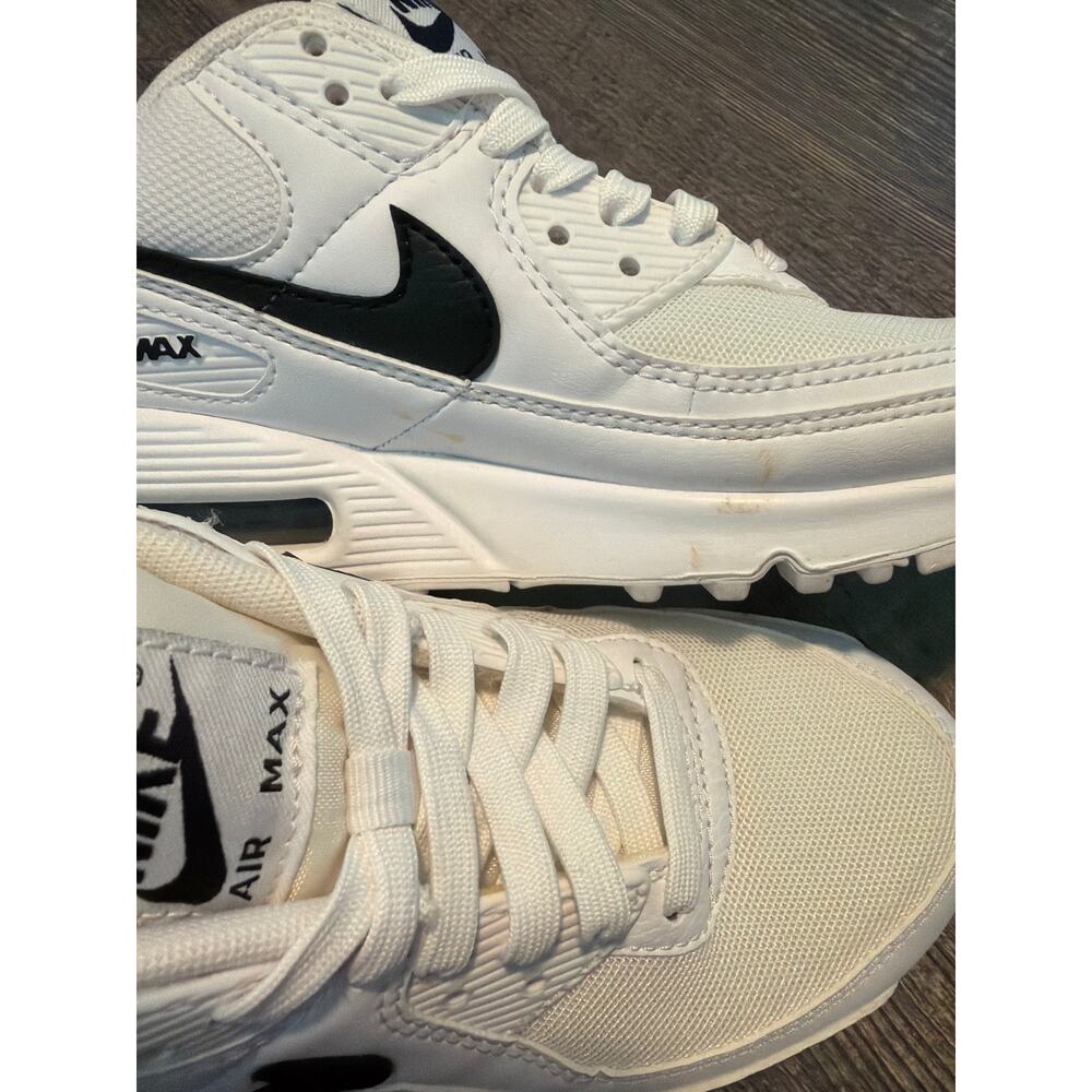 Nike Women’s Air Max 90 sneakers in classic white and black SZ 6.5 - Picture 7 of 8